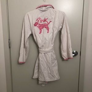 Adorable Victoria’s Secret terry-cloth robe XS/S